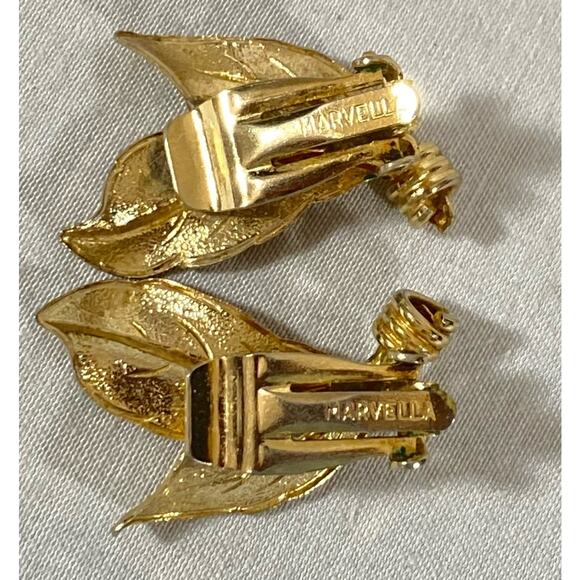 Marvela Earrings Gold Tone Leaf Design Clip Ons - Picture 6 of 6